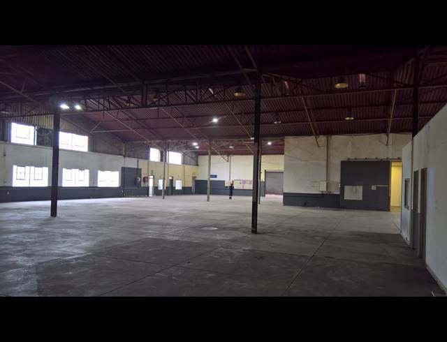 1,915M² WAREHOUSE TO LET IN ISANDO